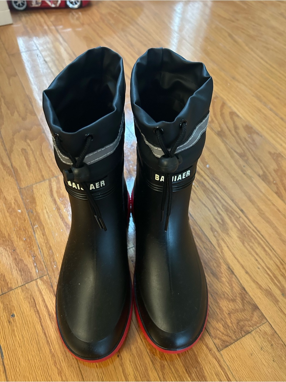 NEW Waterproof Rain Boots size 7.5Y / women size 8.5